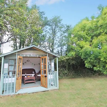 Treamble Barn, Holiday home *